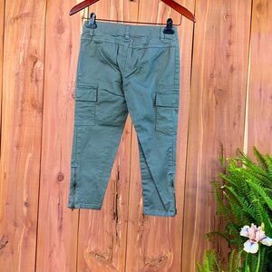 Ladies Capri size 10 pants with zippered legs NWT by American Living